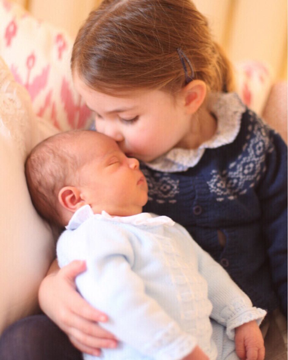 Księżniczka Charlotte, książę Louis fot. Instagram @dukeandduchessofcambridge