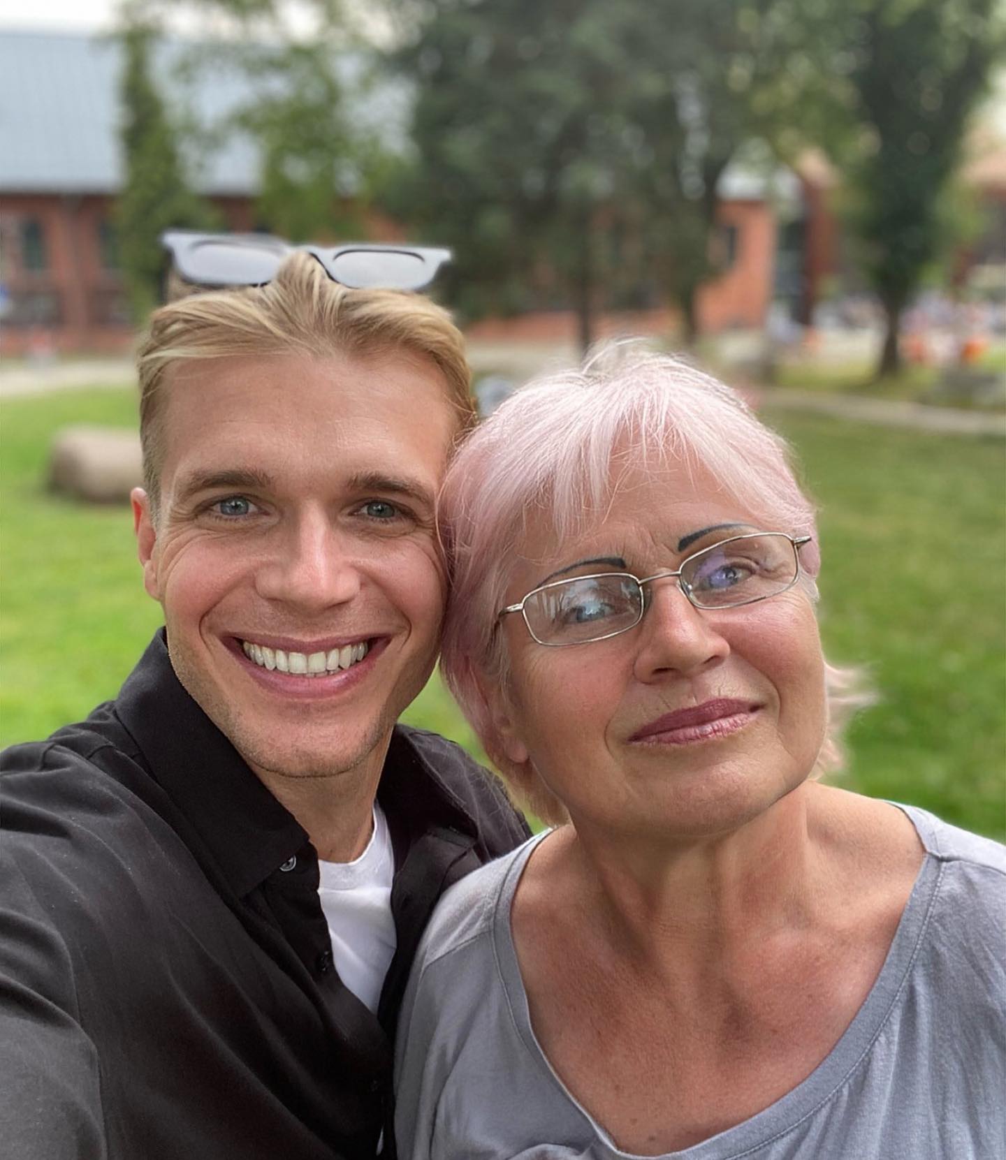 Tomasz Ciachorowski z mamą, fot. Instagram @tomek_ciachorowski