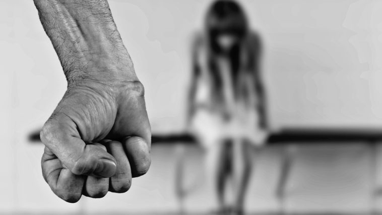 15-latka oskarżyła matkę o przemoc seksualną - fot. Pixabay @Alexas_Fotos