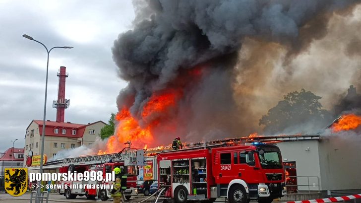 Pożar Biedronki w Słupsku - fot. screenshot Facebook @Pomorskie998