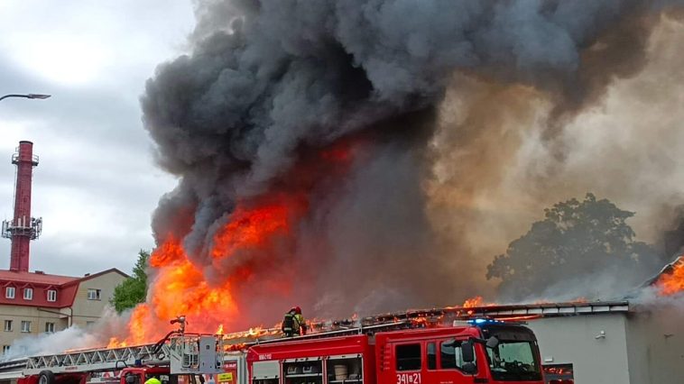 Pożar Biedronki w Słupsku - fot. screenshot Facebook @Pomorskie998