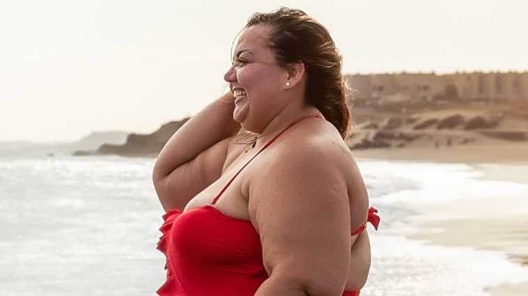 Kobieta plus size w bikini - zdjęcie poglądowe - fot. Canva